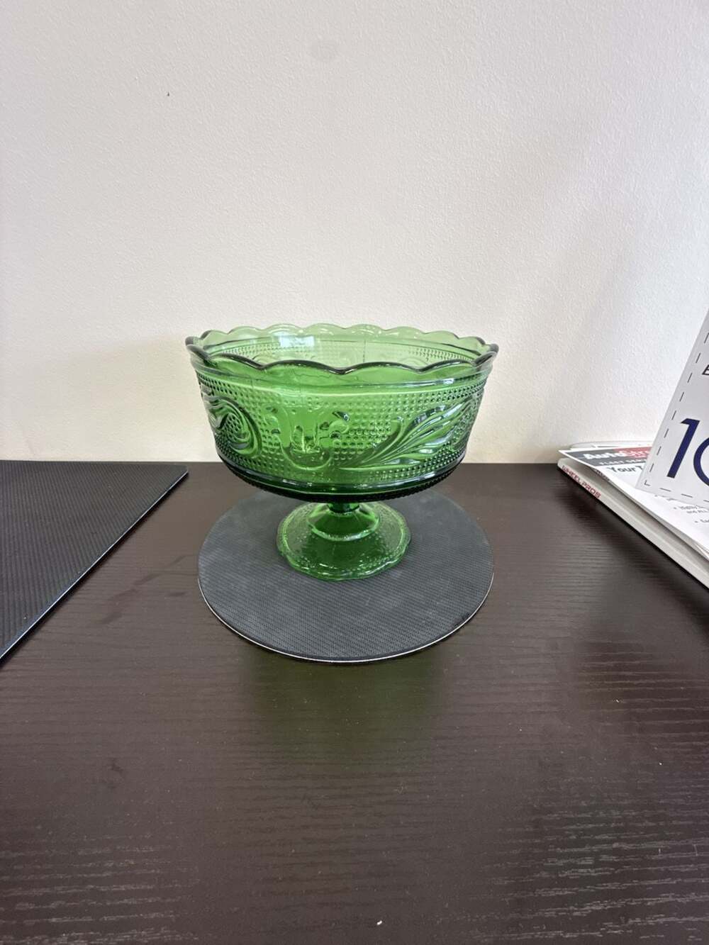E O‎ Brody Green Glass Pedistal Bowl Candy Dish Christmas Decor - ,